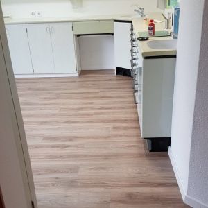 Vinyl Wood 2 von Cabana, Praxis in Weiningen